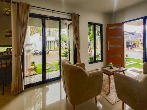 Golden Leaf Villa