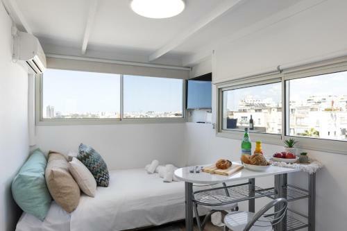 Bright And Modern Studio Apartment