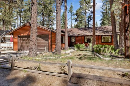 Cuddle Bear's Cabin #2075 By Big Bear Vacations