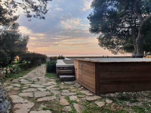 Mira Villas, Corinth