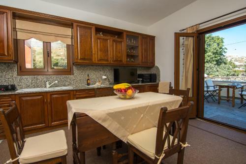 Spacious House For 6, View 360 ,in The Vineyards