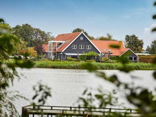 Detached Bungalow In Zeeland On The Stelleplas