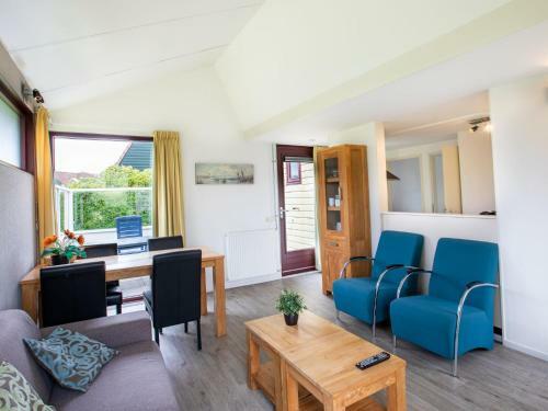 Detached Bungalow In Zeeland On The Stelleplas