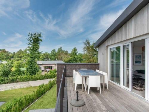 Attractive Holiday Home In Kamperland With Terrace