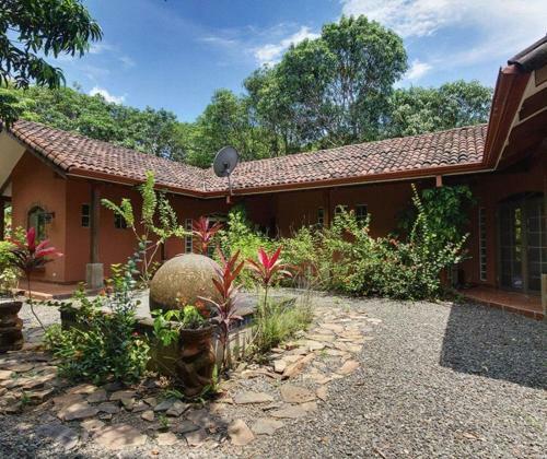 4 Architectural Homes, Pool And High-speed Internet