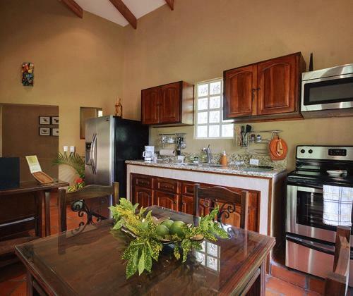 4 Architectural Homes, Pool And High-speed Internet