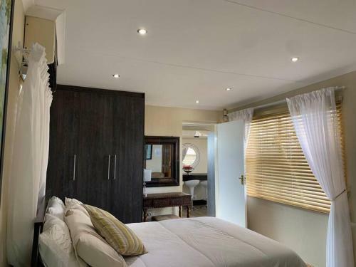 Orange Breeze Self-catering Apartment