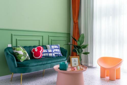 Locals Apartment Inn 00