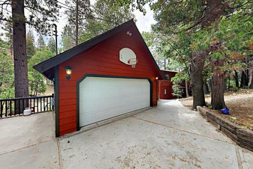 Paradise In The Pines