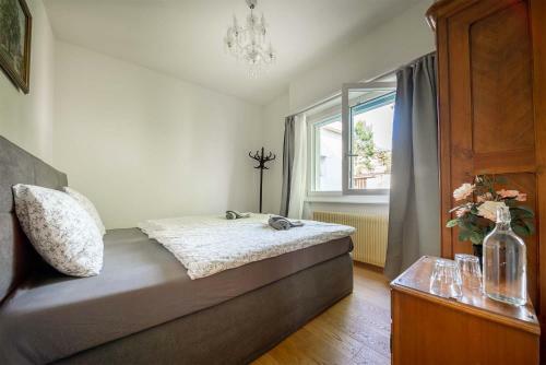 Hostal Rooms In Splendid Apartment With Parking-stunning Lake View