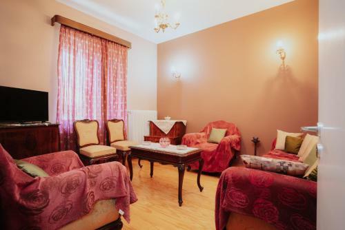 Cozy House In Kalavrita 3 Rooms For 4 Pers