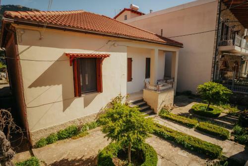 Cozy House In Kalavrita 3 Rooms For 4 Pers