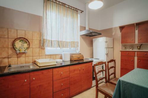 Cozy House In Kalavrita 3 Rooms For 4 Pers