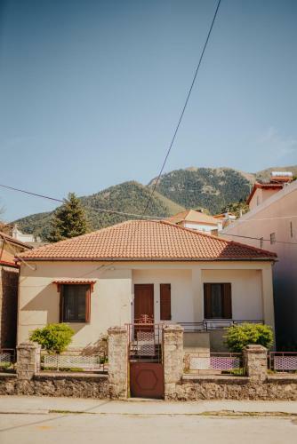 Cozy House In Kalavrita 3 Rooms For 4 Pers