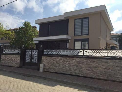 Brand New Modern Villa Large Pool & Kids Pool