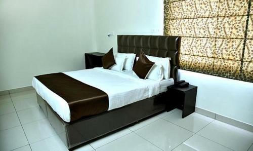 Fabhotel Eminent Suites