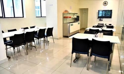 Fabhotel Eminent Suites