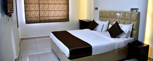 Fabhotel Eminent Suites