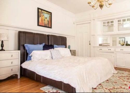 Cheerful Bright 5 Bedroom Home Central La/king Bed