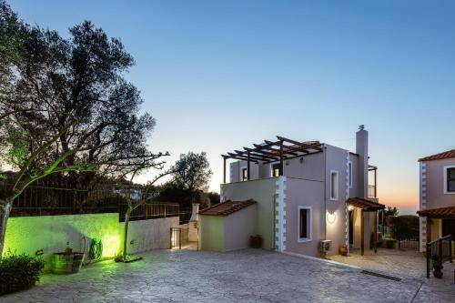 Villa Mahin With Pool And Sea View