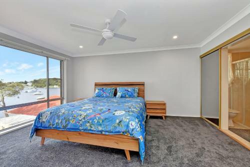 Carey Bay 180 Degree Water Views And Wifi