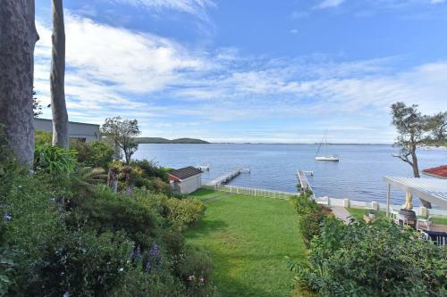 Carey Bay 180 Degree Water Views And Wifi