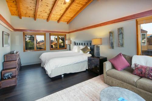 Pelton Manor
