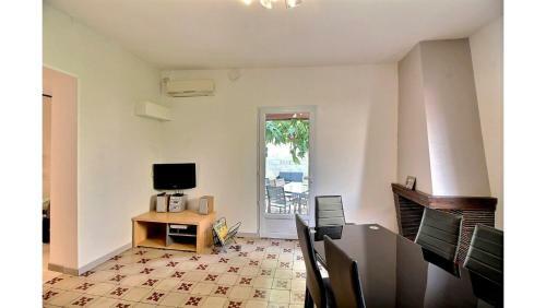 Holiday House For 6 People