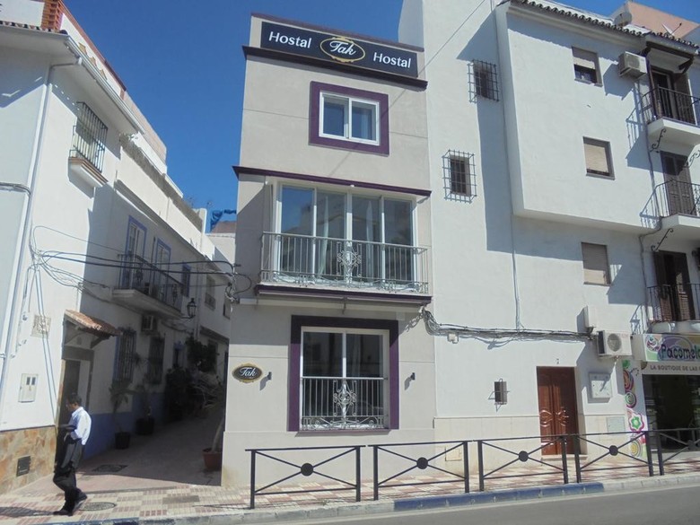 Hostal Tak