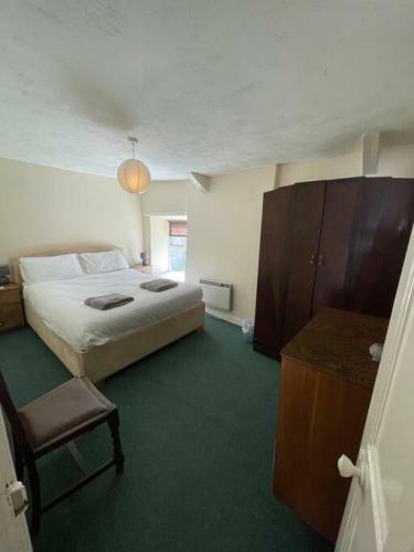 Narnia, Delabole, Sleeps 8