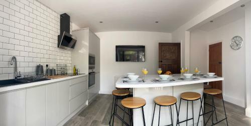 Bessie House*modern Refurb* Free Parking*racecourse*a1&m18