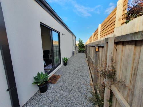 Bed & Breakfast Modern And Relaxed, Self Check-in, 5min To The Beach