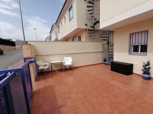 Al06- Modern 3 Bed Duplex, Close To Beach In El Alamillo