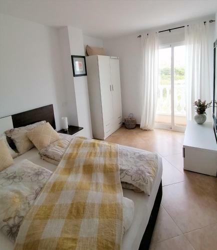 Al06- Modern 3 Bed Duplex, Close To Beach In El Alamillo