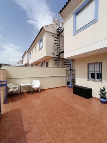 Al06- Modern 3 Bed Duplex, Close To Beach In El Alamillo
