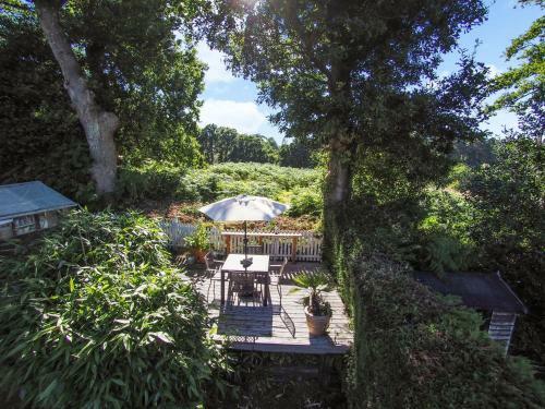 Les Charmettes , Haslemere