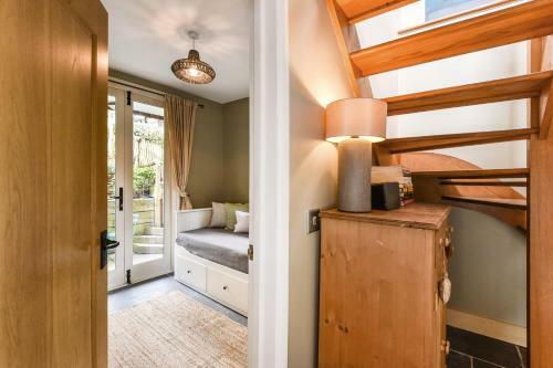 Les Charmettes , Haslemere
