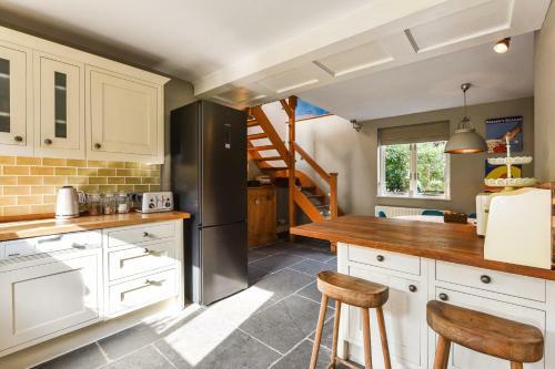 Les Charmettes , Haslemere