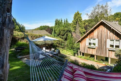 Les Charmettes , Haslemere