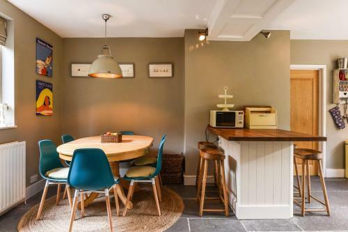 Les Charmettes , Haslemere