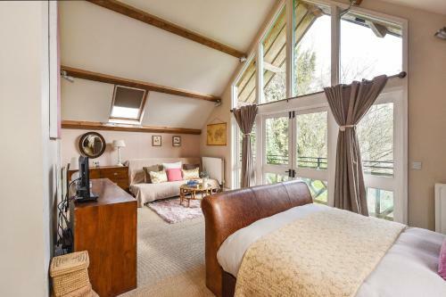 Les Charmettes , Haslemere