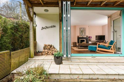 Les Charmettes , Haslemere