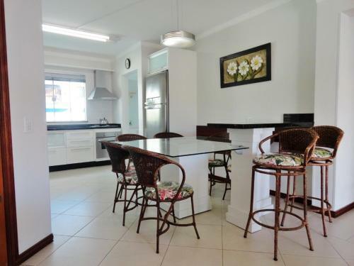 Apartamento Encantador, Com Piscina No Condom�nio