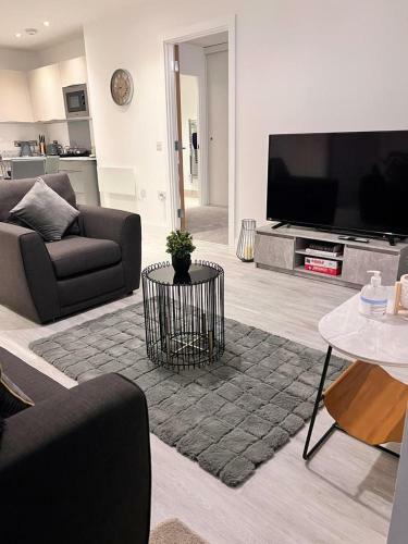 Manchester City Central - 2 Bedroom Apartment With Balcony!