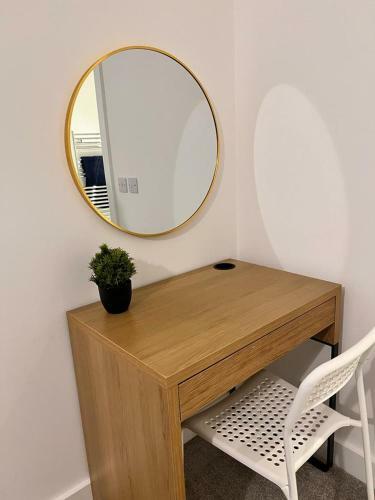 Manchester City Central - 2 Bedroom Apartment With Balcony!