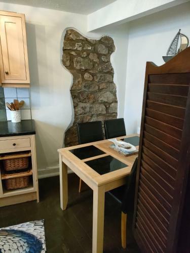Fishermen's Cottage With Log Burner