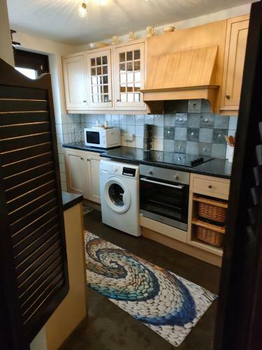 Fishermen's Cottage With Log Burner