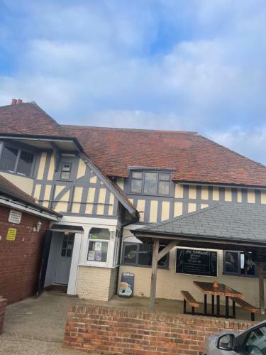 Stunning 8-bed Apartment In Bacton