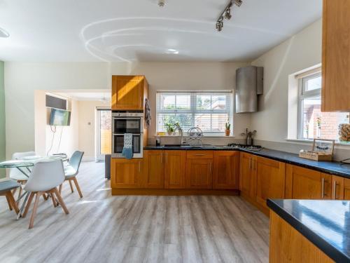 Pass The Keys Lovely Central Spacious One Bedroom Apartment