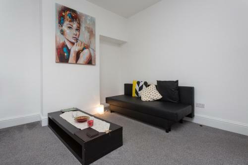Preston Blackpool Road Apartment - Sleeps 6 - Ideal Location